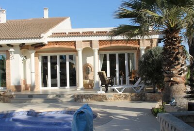 Вилла в Torrevieja, La mata, продажа