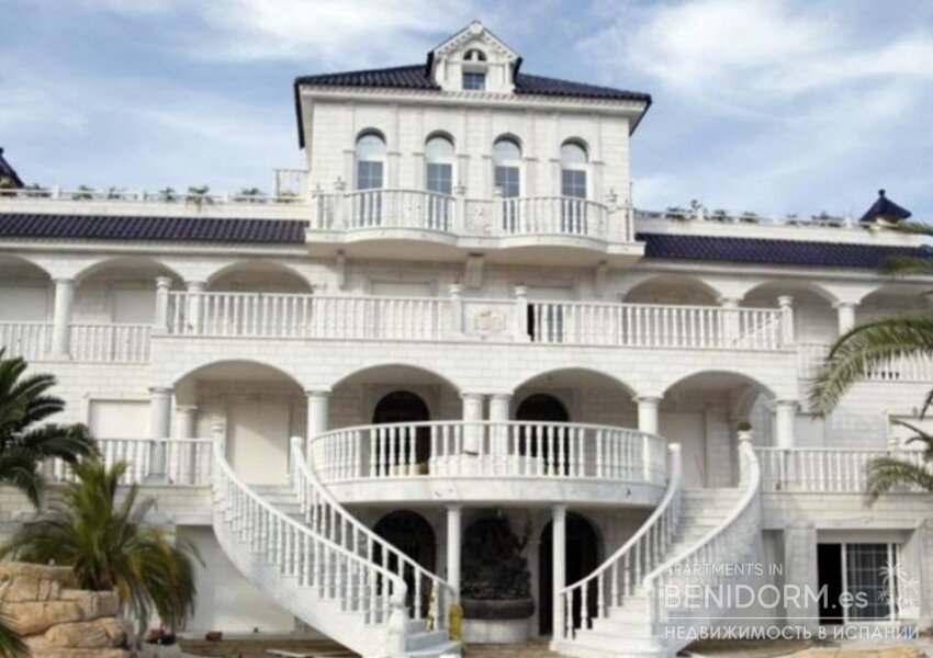 Вилла класса люкс в Alicante, продажа
