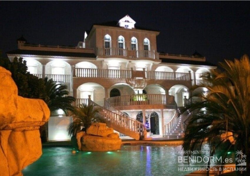 Вилла класса люкс в Alicante, продажа